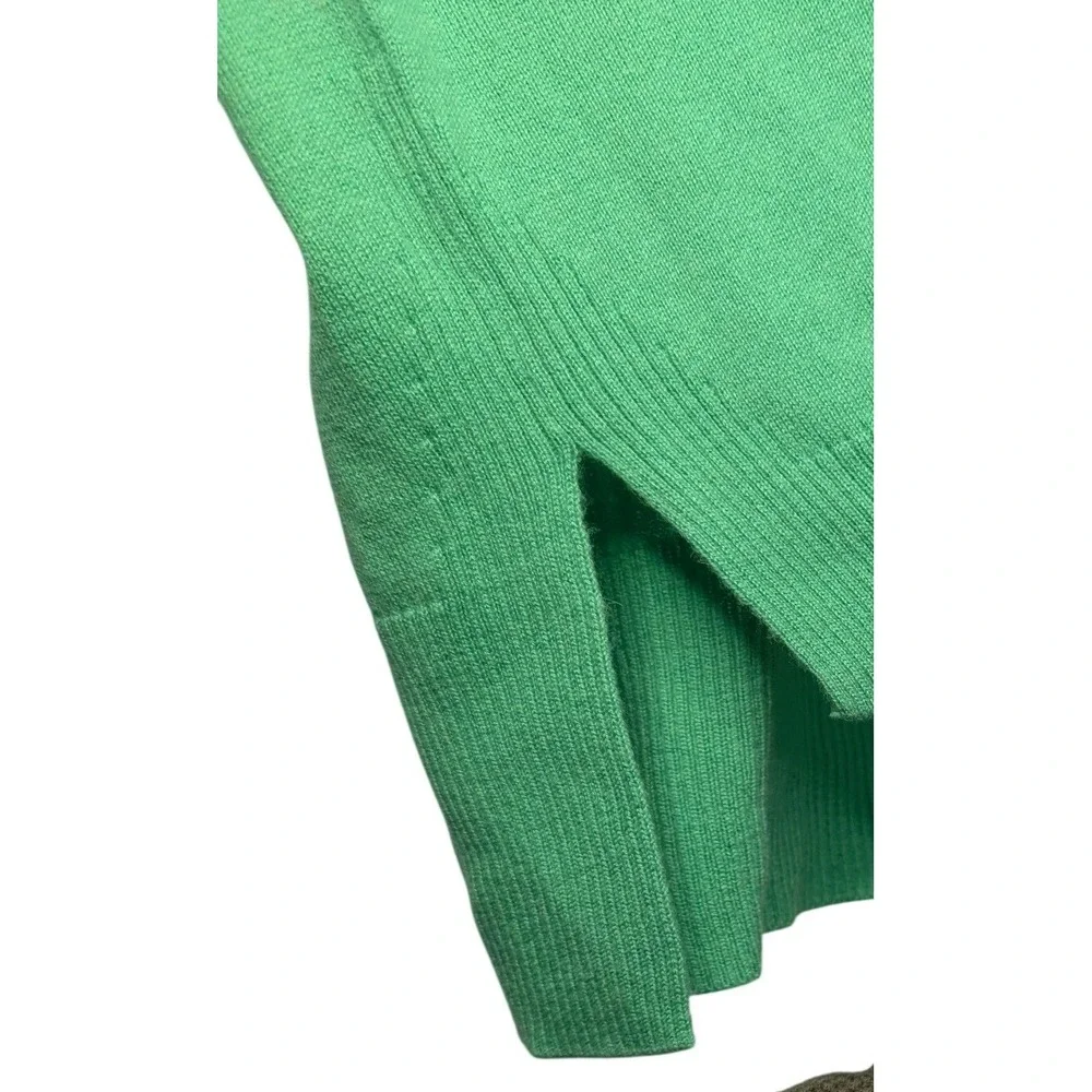 GAP V Neck Long Sleeve Pullover Sweater Green Merino Wool Blend Size Medium Tall